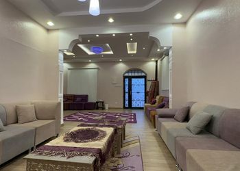 استراحة بمسطح اخضر وجلسه خارجيه