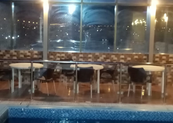 شالية بمسبح خارجي ومجلس 