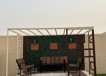 شاليه بمسطح اخضر وجلسة خارجية