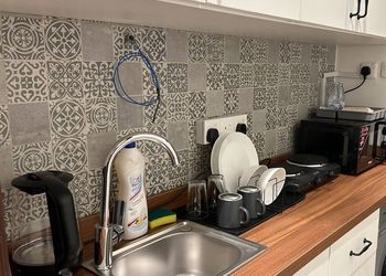 استديو بسرير ماستر وجلسة جانبية 
