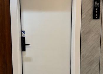 استديو هادئ بسرير ماستر