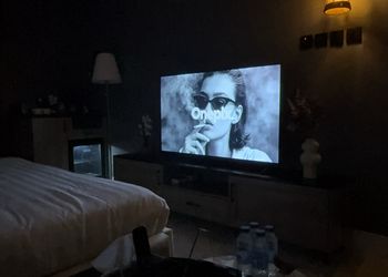 استديو بأثاث مريح وبسيط 