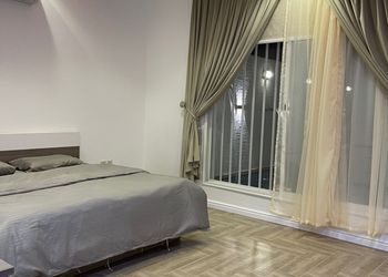 استراحة بمسطح اخضر وجلسه خارجيه