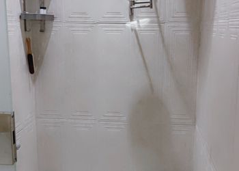 فيلا بصالة جلوس وجلسة خارجية