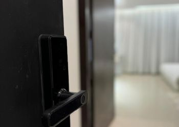 استديو بسرير ماستر وجلسة جانبية