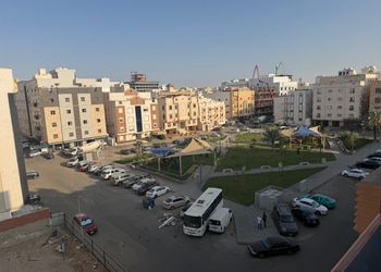 شقة بغرفة معيشة وغرفة نوم 