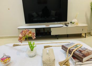 شقة بغرفة نوم وصالة مريحة 