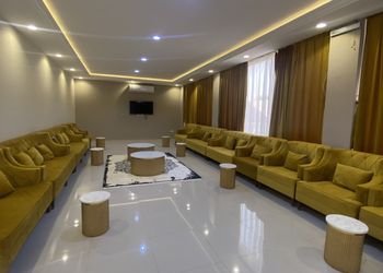 شاليه بمسطح اخضر وجلسة خارجية 