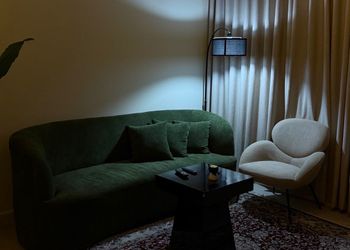 استديو بسرير ماستر وجلسة جانبية