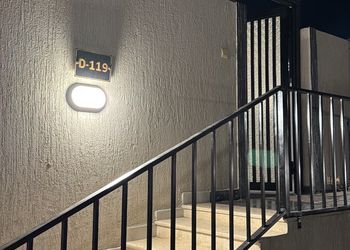 استديو بسرير ماستر وجلسة جانبية