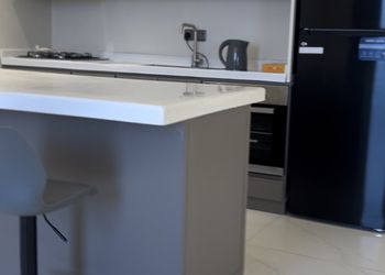 شاليه بمسبح ومسطح اخضر