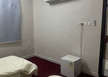 استديو بأثاث مريح وبسيط 