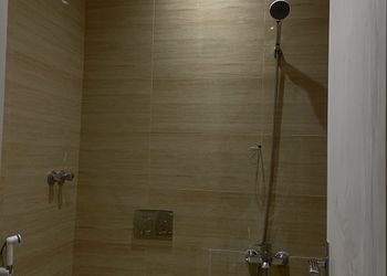 استديو بسرير مريح وتصميم هادئ 