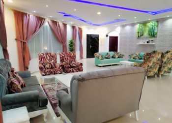 شاليه بالعاب اطفال ومسطح اخضر