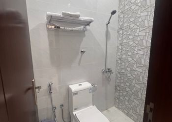 شقة بصالة وغرف نوم