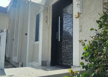 شقة بغرفتين نوم وصالة 