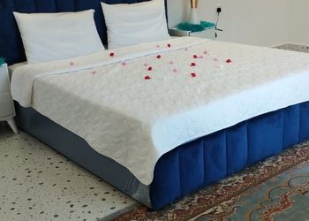 شاليه بجلسة خارجية وألعاب أطفال