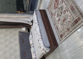 شاليه بمسطح اخضر وجلسة خارجية 