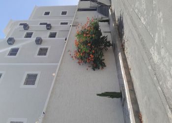 شقة بغرفتين نوم وأثاث مريح