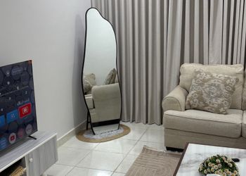 شقة بصالة انيقة وغرفتين نوم