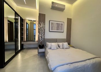 شاليه بمسطح اخضر وجلسة خارجية 