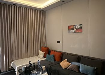 استديو بسرير ماستر وجلسة جانبية