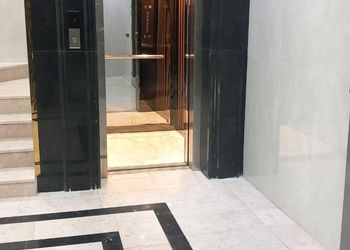 شقة بصالة أنيقة ودخول ذاتي