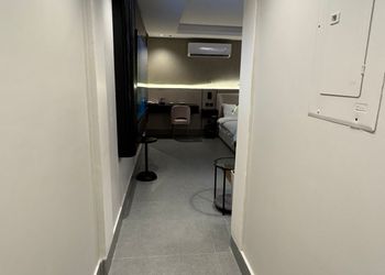 استديو بسرير ماستر وجلسة جانبية 