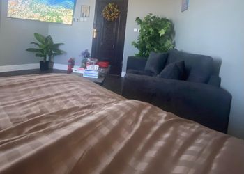 استديو بسرير ماستر وجلسة جانبية 