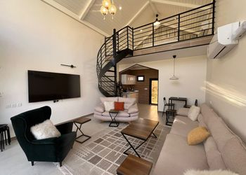 مزرعة بمسطح اخضر
