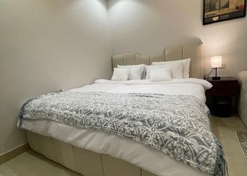 استديو هادئ بسرير ماستر