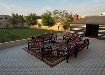 استراحة بخيمه ومسطح اخضر 