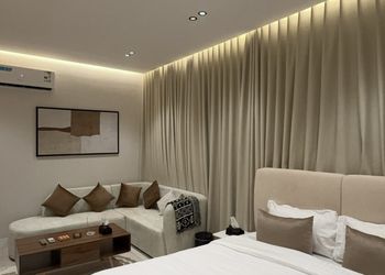 استديو بأثاث مريح وبسيط 