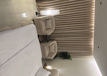 استديو بأثاث مريح وبسيط 