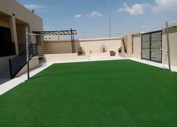 استراحة بمسطح اخضر ومجالس
