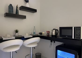 استديو بسرير ماستر وجلسة جانبية 