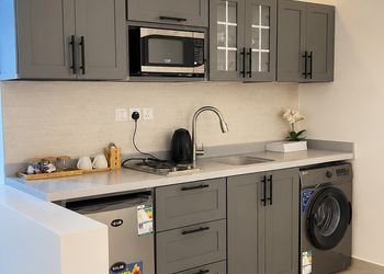 شقة بصالة مريحة وغرفتين نوم 