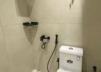 استديو بأثاث مريح وبسيط 