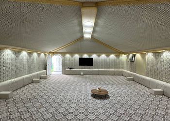شاليه بجلسة خارجية ومجالس واسعة