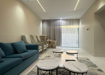 شاليه بمسطح اخضر وجلسة خارجية 