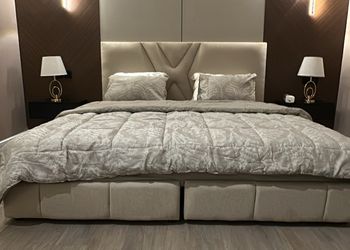 استديو بأثاث مريح وبسيط 