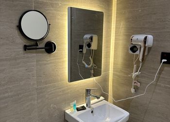 استديو بسرير ماستر وجلسة مريحة 
