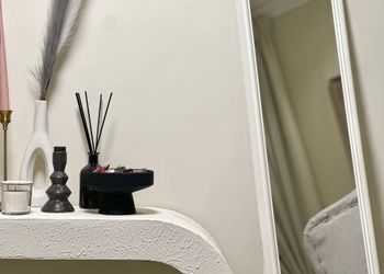 استديو بأثاث مريح وبسيط 
