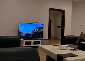 شقة بصالة وغرف نوم