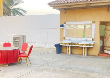 استراحة بمجلس وفناء خارجي 