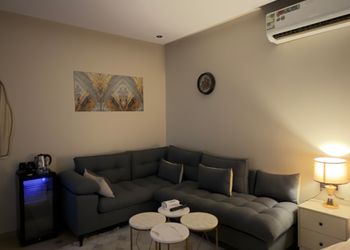 استديو بأثاث مريح وبسيط