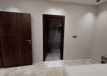 شقة بغرفتين نوم وأثاث مريح