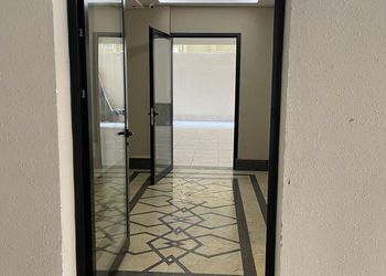 استديو بسرير ماستر وأثاث مريح 