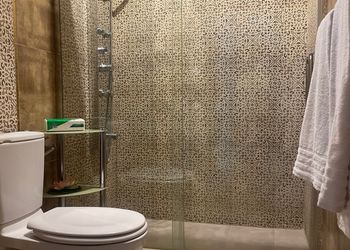 استديو هادئ بسرير ماستر