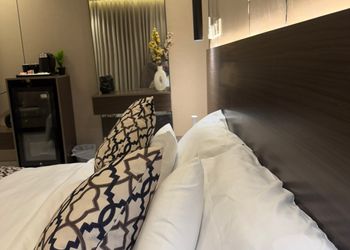 استديو بسرير ماستر وأثاث مريح 